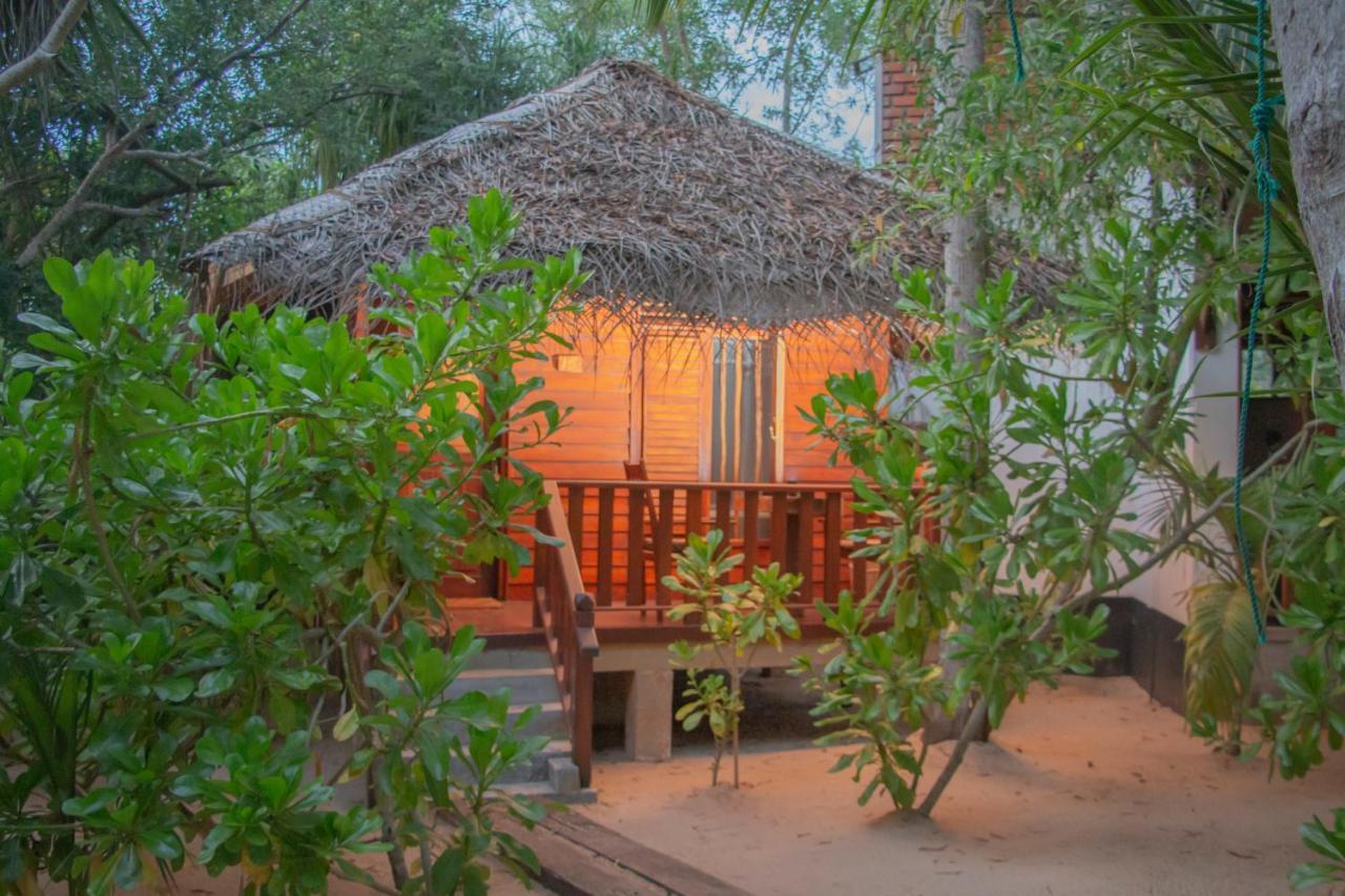 Ganesh Garden Beach Cabanas Тангалла Экстерьер фото